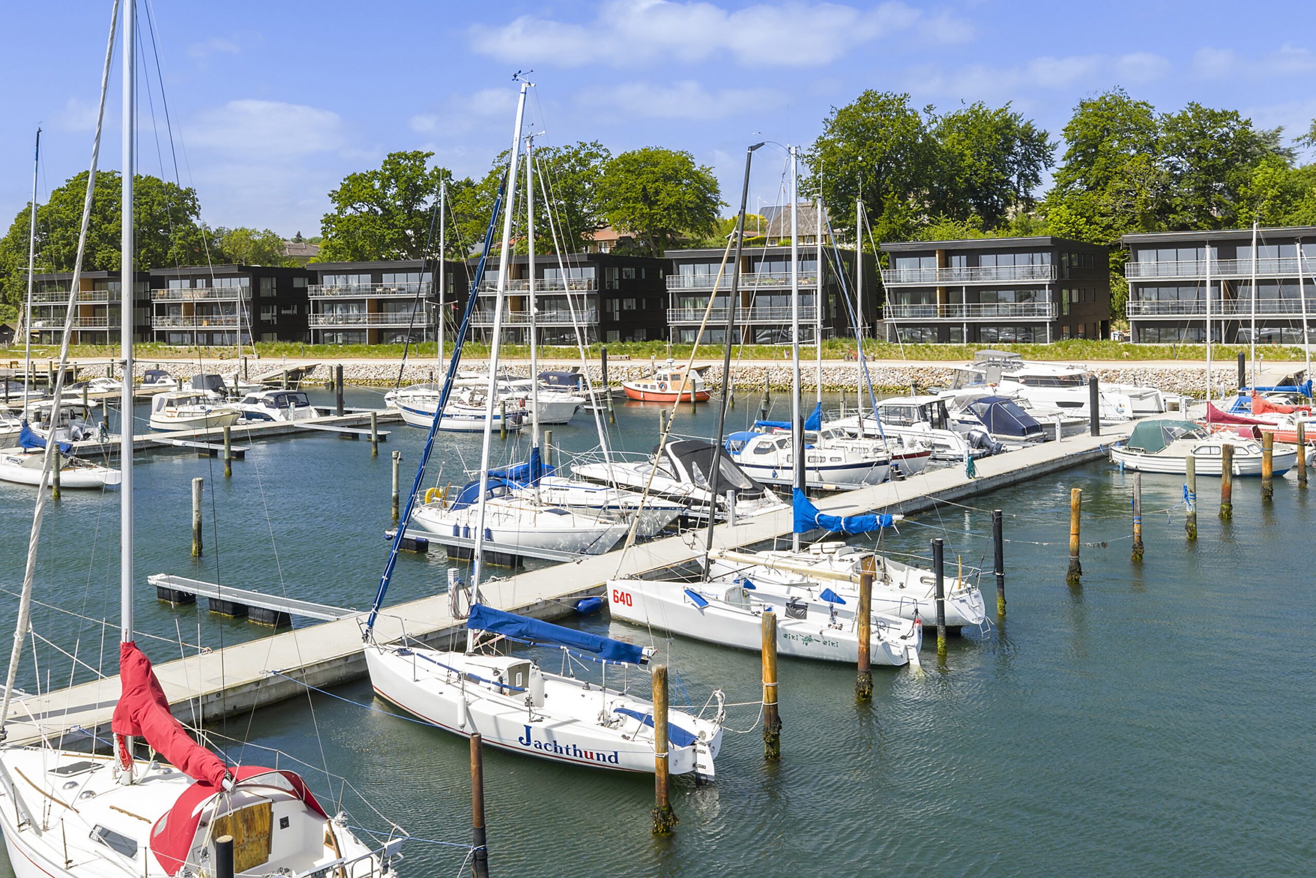 Både i havnen set fra terrasse